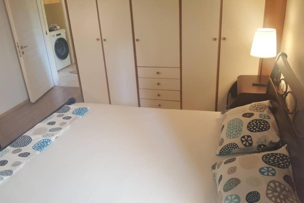 Quite House With Garden And Barbecue Apartment Атина Екстериор снимка
